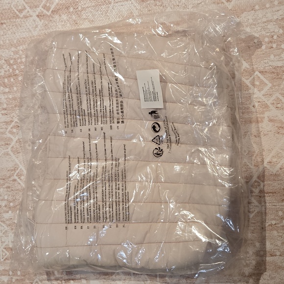 Dimoo World Puffer Tote Bag - Picture 2 of 2